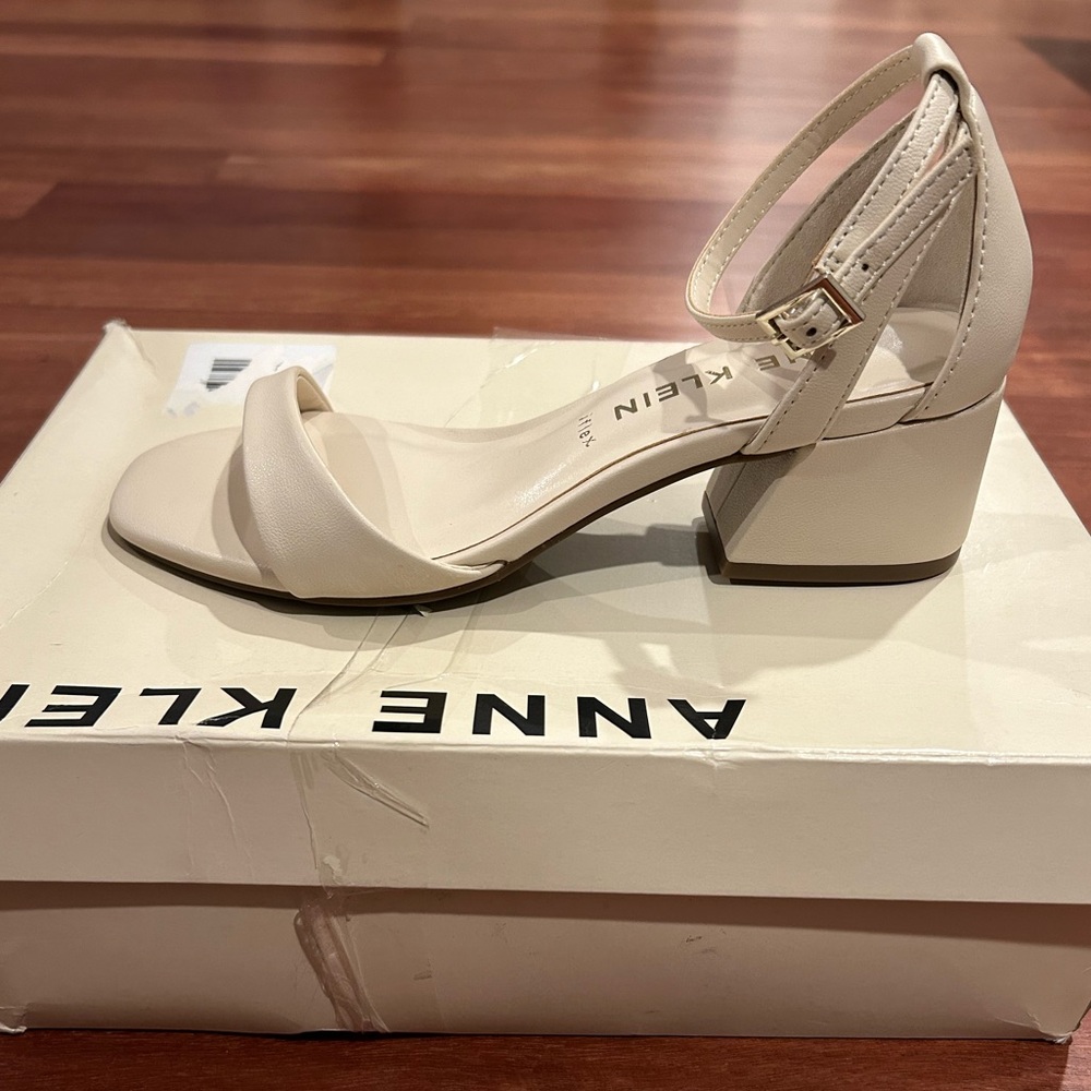 Anne Klein Women's Mia Ankle Buckle Strap Dress Sandals Block Heel Size 6 Bridal - Picture 3 of 11